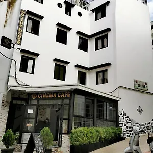 Cine House *** Fez